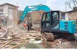 Pembongkaran Bangunan di Sukahaji Bandung Ricuh, Massa Saling Lempar Batu<