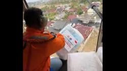 Lokasi Sulit Ditembus, Pertamina Airdrop Bantuan untuk Warga Terisolasi di Aceh Tamiang<