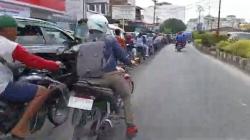 Antrean BBM di Asahan Masih Terjadi, Ratusan Kendaraan Mengular Panjang<
