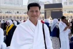 Beredar Foto Bupati Aceh Selatan Pergi Umrah saat Banjir, Netizen: Aku Harap Itu Hoaks Pak!<