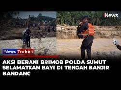 Aksi Heroik Anggota Brimob Polda Sumut Selamatkan Bayi di Tengah Banjir Bandang<