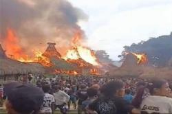 Kebakaran Hebat Kampung Adat Waruwora di Sumba Barat, 28 Rumah Dilahap Api<