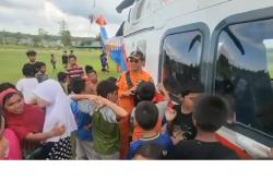 Kru Helikopter Polri Dampingi Korban Bencana Aceh Tamiang, Senyum Anak-Anak jadi Energi<