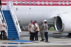 Momen Prabowo Peluk Gubernur Mualem sebelum Tinjau Penanganan Banjir di Aceh