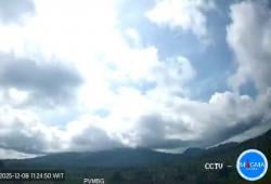 Gunung Ibu Meletus Hari Ini, Kolom Abu Vulkanis Tertutup Kabut <