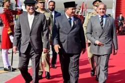 Prabowo Tiba di Pakistan, Disambut Presiden Asif Ali dan PM Shehbaz Sharif