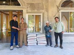PT SRL Salurkan 135 Sak Semen untuk Pembangunan Masjid Baiturrahman<