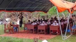 Sekolah Diterjang Banjir Longsor, Ujian Semester SD 05 Batang Anai Digelar di Tenda Darurat<