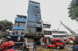 Foto-Foto Kebakaran Gedung Terra Drone di Cempaka Baru