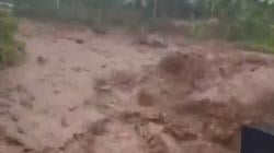 Detik-Detik Menegangkan Banjir Berlumpur dari Lereng Gunung Argopuro Meluncur Deras<