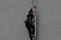 Gedung di Kemayoran Terbakar, Karyawan Dievakuasi Lewat Tangga Gantung 15 Meter