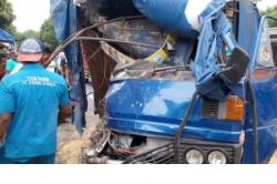 Kecelakaan Beruntun 4 Kendaraan di Jombang, 2 Sopir Luka Parah<