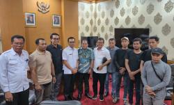 Viral Pemotongan Upah Pematung Taman Makotek, Ketua Komisi II DPRD Badung Panggil Pihak Terkait<