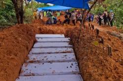 24 Jenazah Tak Teridentifikasi Korban Banjir dan Longsor di Sumbar Dimakamkan Massal<