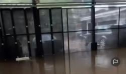 Viral Rumah Raffi Ahmad Kebanjiran, Lapangan Tenis Terendam