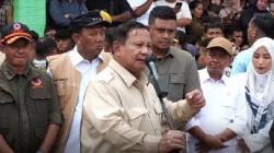Temui Pengungsi Bencana di Langkat, Prabowo: Kalian Keluarga Tak Akan Kami Tinggalkan<