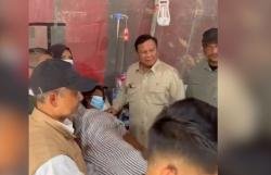 Momen Prabowo Tegur Paspampres Saat Warga Mau Foto di Tamiang: Jangan Didorong