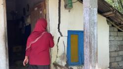 Sejumlah Rumah Warga di Jombang Retak dan Roboh Digerus Arus Deras Sungai<