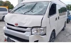 Hiace Tabrak Motor dan Pedagang Mi Ayam di Bekasi, 1 Tewas 2 Luka-Luka<