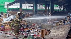 Pasar Induk Kramat Jati Terbakar, Lapak Pedagang Buah Hangus 