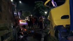 2 Truk Tabrakan di Bojonegoro, 2 Pemotor Tewas Terjepit<
