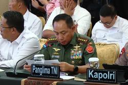 Lapor Prabowo, Panglima TNI: 35.477 Prajurit Sudah Dikerahkan Tangani Banjir Sumatra