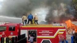 Kebakaran Hebat Hanguskan 8 Kios di Palembang, 1 Pedagang Luka Bakar<