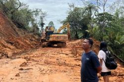 Alat Berat Dikerahkan Buka Akses Darat di Jalur Perbatasan Taput-Tapteng<