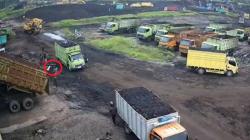 Perkelahian di Jambi Terekam CCTV, Sopir Truk Tewas Kepala Dihantam Bongkahan Batu Bara<