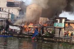 Kebakaran Landa 14 Rumah di Kapuk Muara Jakut, Diduga gegara Korsleting Listrik