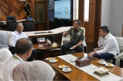 Seskab Teddy Bertemu Menteri PU dan KSAD, Bahas Percepatan Pemulihan Infrastruktur Pascabencana Sumatra