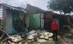 Banjir Bandang 2 Meter Terjang 24 Desa di Cirebon, 20 Rumah Ambruk<