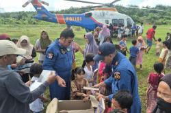 Manuver Berisiko di Tengah Banjir Sumatra, Ketika Helikopter Polri Jadi Harapan Warga
