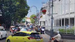 Diserbu Wisatawan, Kawasan Asia Afrika dan Braga Bandung Macet<