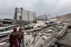 Heboh Bangunan 2 Lantai di Jakut Roboh Timpa 4 Mobil 1 Motor, Tak Ada Korban Jiwa