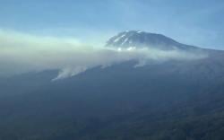 Helikopter Evakuasi Pendaki Asing di Gunung Kilimanjaro Jatuh, 5 Orang Tewas