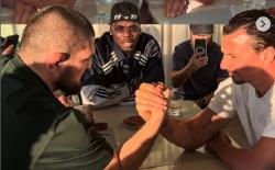 Viral! Duel Adu Panco Khabib Nurmagomedov vs Zlatan Ibrahimovic, Siapa yang Menang?