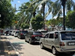 Pengunjung Padati Ragunan, Lalin Macet Siang Ini