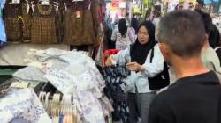 Ribuan Wisatawan Padati Pasar Beringharjo, Berburu Oleh-Oleh Murah Saat Libur Nataru