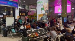 Suasana Stasiun Gambir Dipadati Penumpang saat Libur Natal
