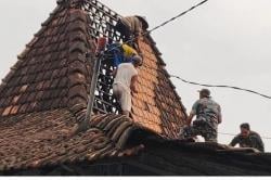 Detik-Detik Mencekam Angin Puting Beliung Sapu 33 Rumah di Pati, Warga Panik<