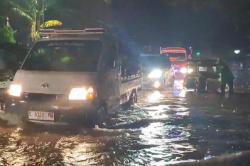 Jalur Cirebon-Kuningan Terendam Banjir, Warga Diimbau lewat Jalur Alternatif<