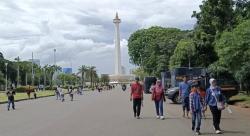 Monas Dipadati Pengunjung di Libur Nataru, Didominasi Rombongan Keluarga