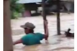 Banjir Besar Terjang Balangan Kalsel, Tinggi Api sampai Atap Rumah Warga