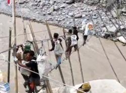 Polres Bener Meriah dan Brimob Pasang Tali Sling, Warga 3 Desa Kini Tak Terisolasi