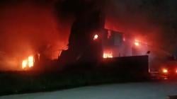 Pabrik Aksesoris Mobil di Paku Haji Tangerang Ludes Terbakar, Karyawan Panik<