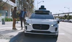 Dibayar Puluhan Dolar AS, Jasa Tutup Pintu Taksi Otonom Jadi Profesi Baru