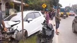 Mobil Dikendarai Pelajar Diduga Anak Anggota DPRD Tabrak 3 Motor di Lebak, 5 Orang Terluka<