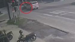 Detik-Detik Driver Ojol Tewas Tabrakan dengan Ambulans di Palangka Raya Terekam CCTV<