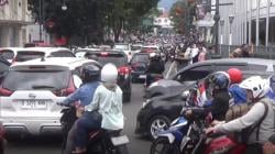 Awal Tahun Baru, Ribuan Wisatawan Masih Padati Kawasan Asia Afrika Bandung<